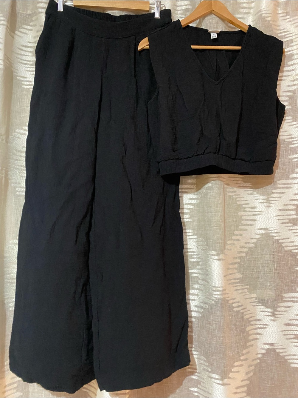 A new day Black gauze Women's Wide-Leg Pants & Cropped V-Neck Top Set
